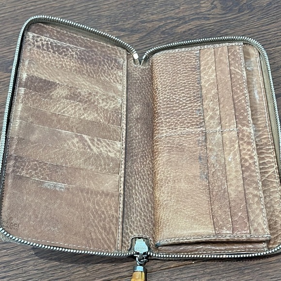 GUCCI Women’s Brown Zip Around Wallet - Picture 5 of 8